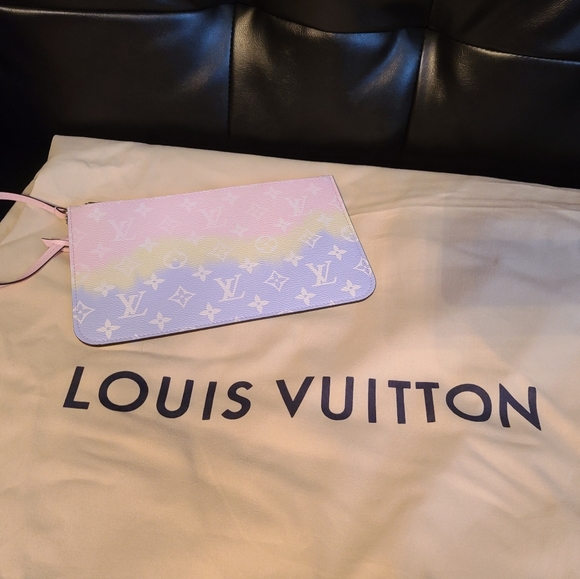 Louis Vuitton Handbags - Louis vuitton escale pochette Pastel